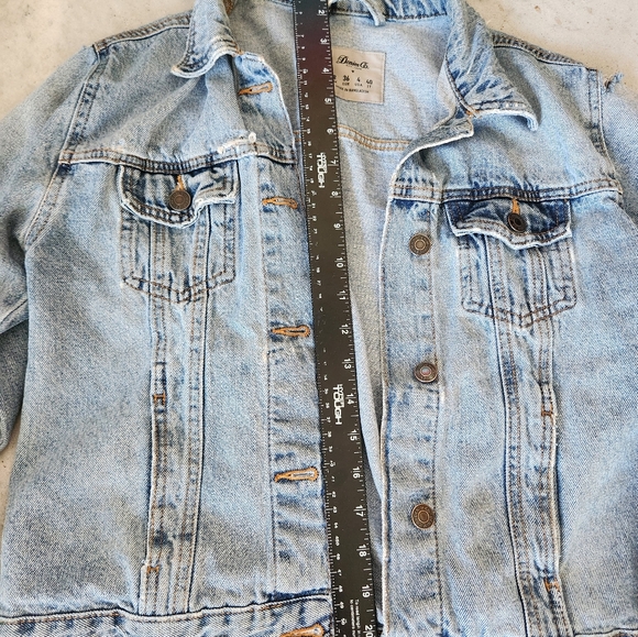 Denim & Co Distressed Jean Jacket Denim Light Wash Size 4 - Picture 10 of 10